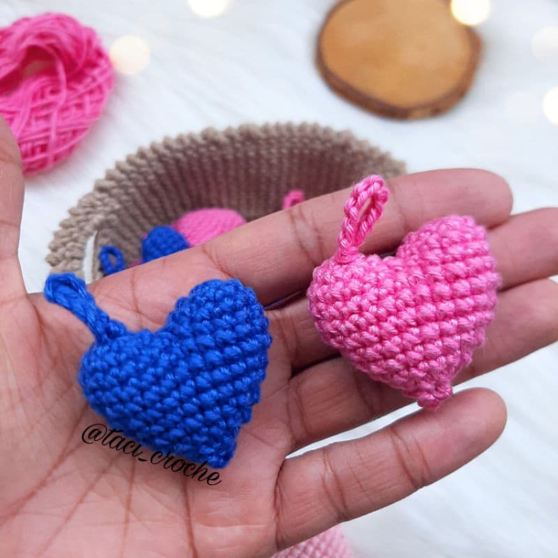 Lembrancinha kit 5 chaveiros de coração amigurumi (croche)
