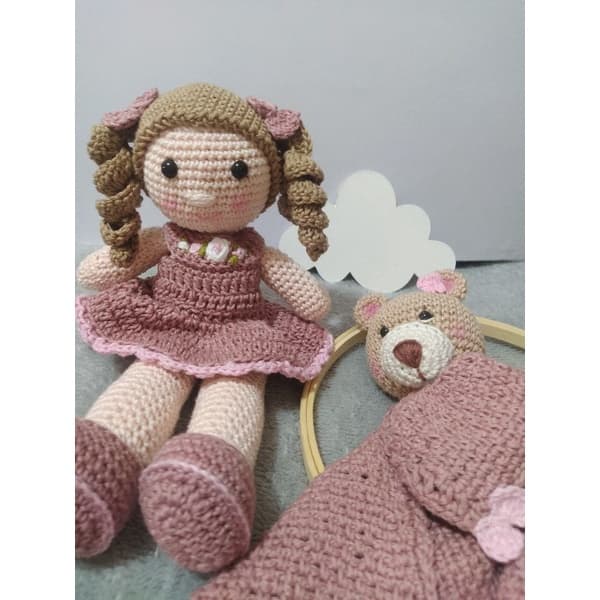 kit boneca crochê amigurumi com naninha. manta de apego,