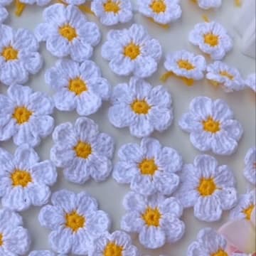Mini Margaridas de Crochê 3 cm | Kit com 15, 30, 50 ou 100 Unidades | Flores para Artesanato, Amigurumi e Decoração