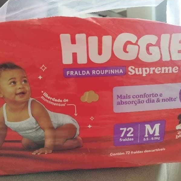 Fralda Roupinha HUGGIES Supreme Care - Ótima pra uso noturno - Tamanho M - 72 Unidades - Bebê sequinho a noite toda.