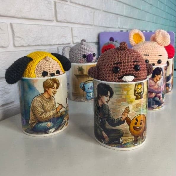 Caneca 325ml + Amigurumi Crochê | Kit Presente Personalizado | Bonequinho Artesanal