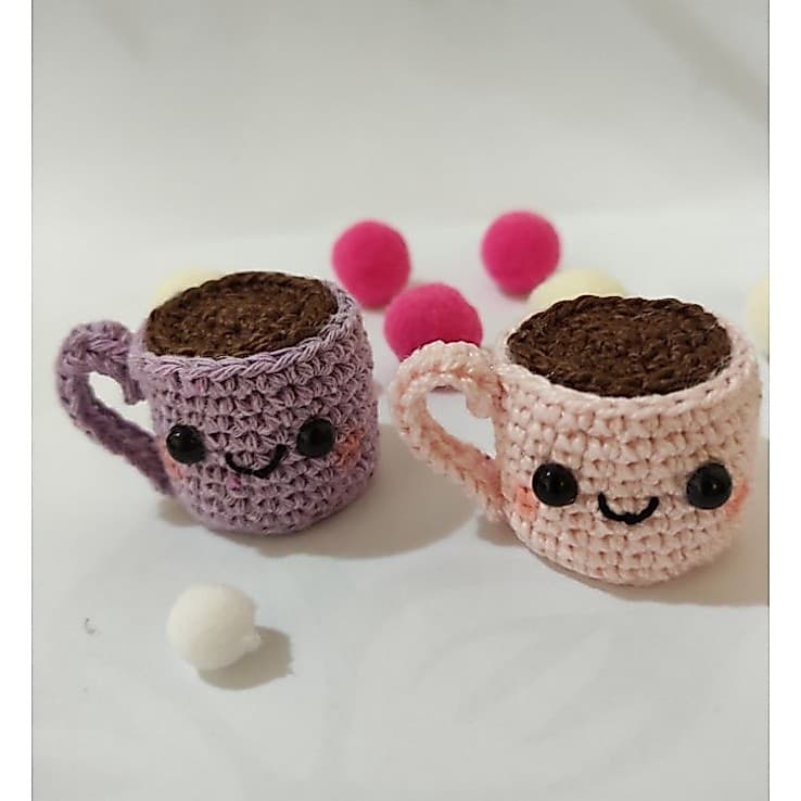 Chaveiro xicara de café mini amigurumi de crochê kit 2 unidades