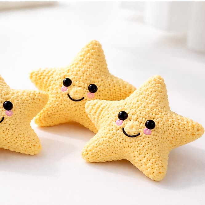 Kit 3 Estrelas Amigurumi Crochê | Decoração Infantil | Feito à Mão | Presente Criativo