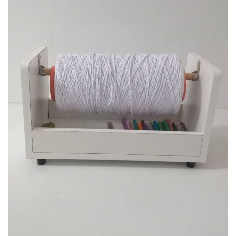 suporte para barbantes de crochê com espaço para acessórios