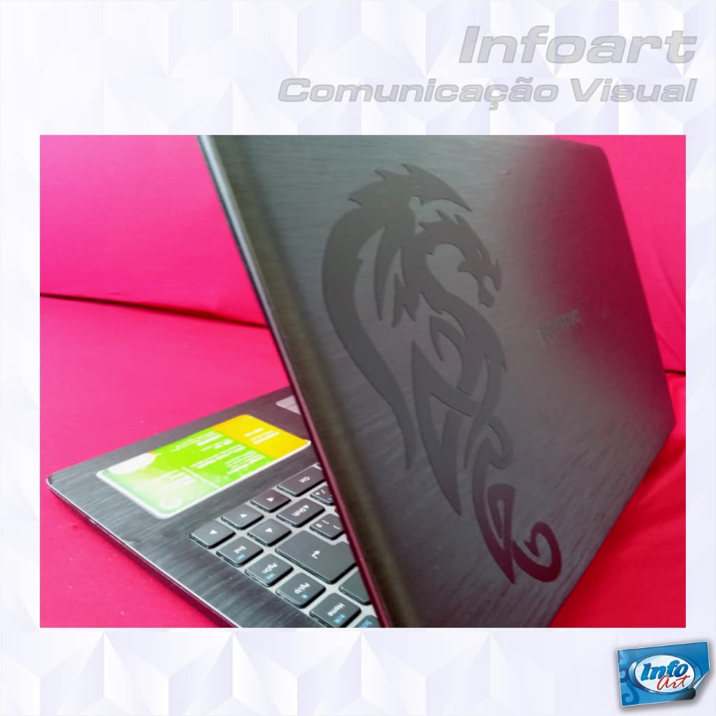 Skin Notebook Tampa + Logo do notebook + Grátis Uma Gravura Em Recorte