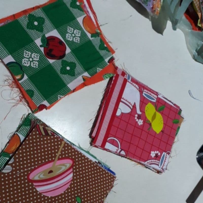 300 quadrados  20 /15cm de tecido plano Pará     Patchwork  ,almofadas ,tapetes e artesanato kit 300
