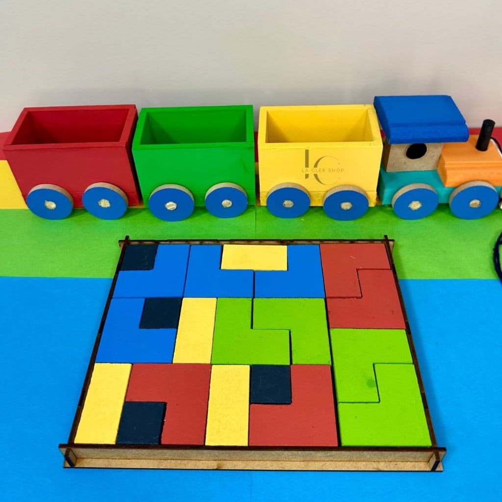 Kit Brinquedos Pedagógicos Educativos com 2 Brinquedos Maria Fumaça de Carga Caixa Passa Figura Tetris na Caixa