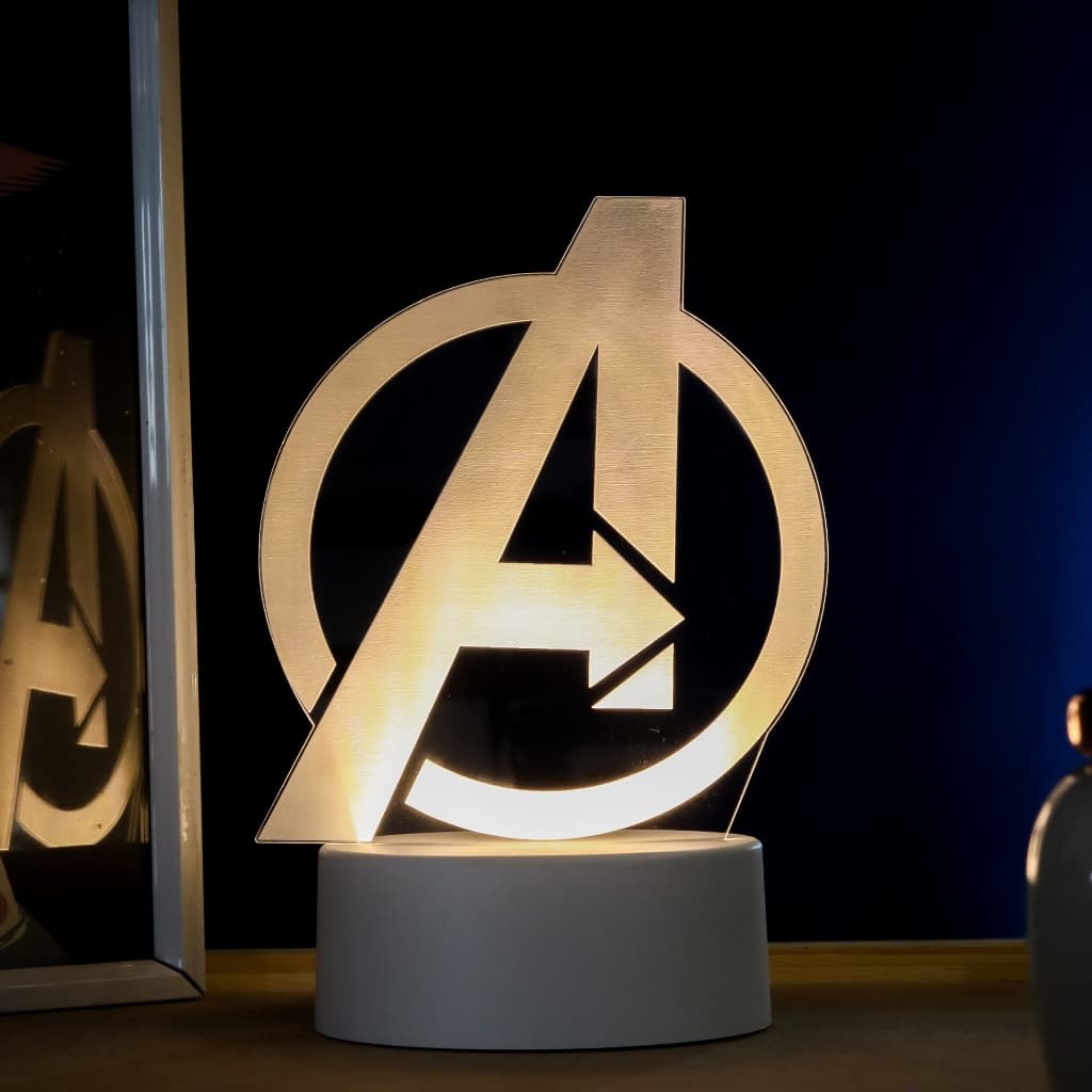 Luminária LED 3D de Mesa / Luz Noturna Presente Criativo / Decoração - The Avangers, Vingadores, Super-Herói, Logo