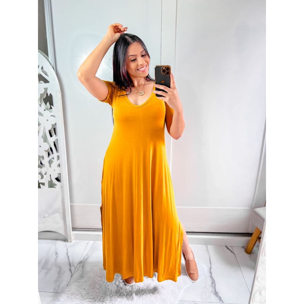 vestido gola V com bolso e fenda lateral