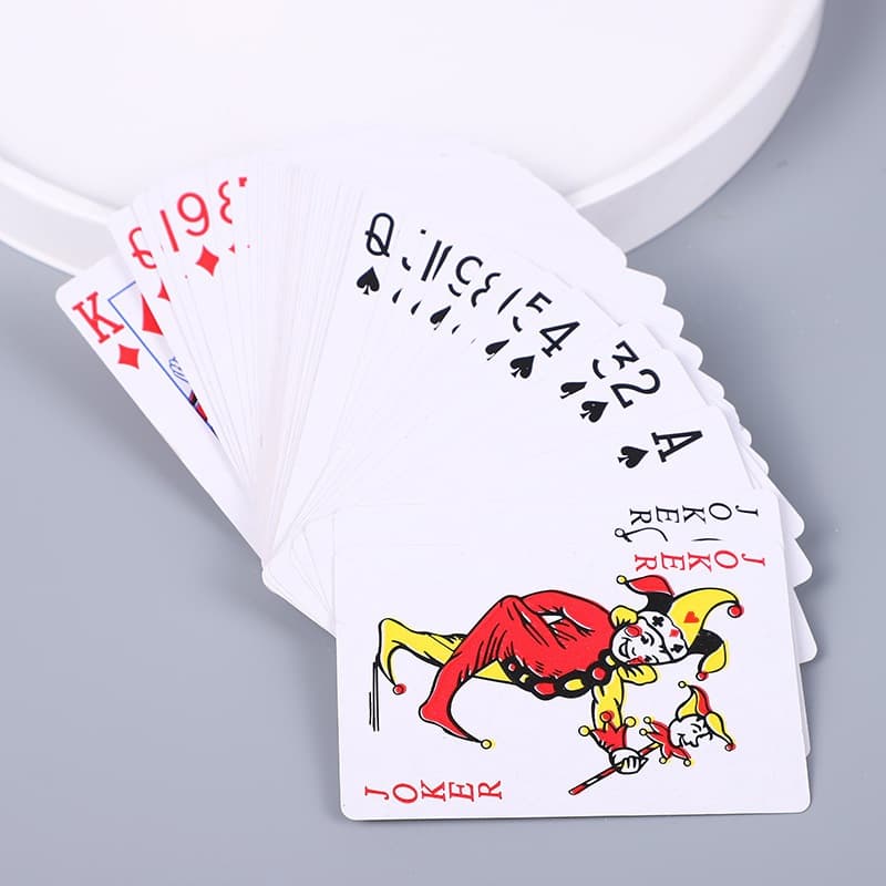 Baralho 54 Cartas Para Jogar Com Amigos, Família e Diversão Promoção