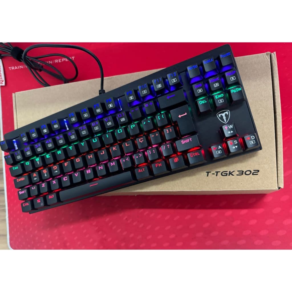 Teclado Mecanico gamer Tdagger CORVETTE Rainbow, ABNT2, preto ( recondicionado )