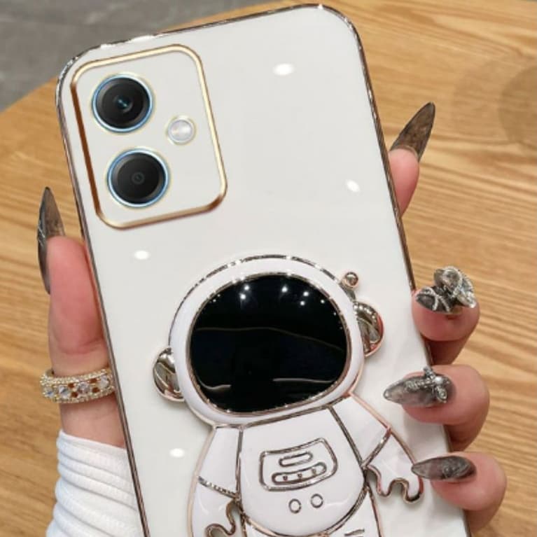 Capa Capinha Moto G06 G56 G86 G04 G14 G24 G34 G54 G84 G05 G15 G35 G45 G55 G75 G85 com Suporte Astronauta