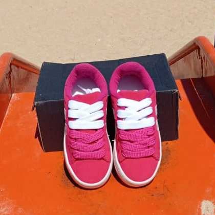 Tênis infantil menina rosa pink, confortável, antiderrapante, calça 26 ao 33.