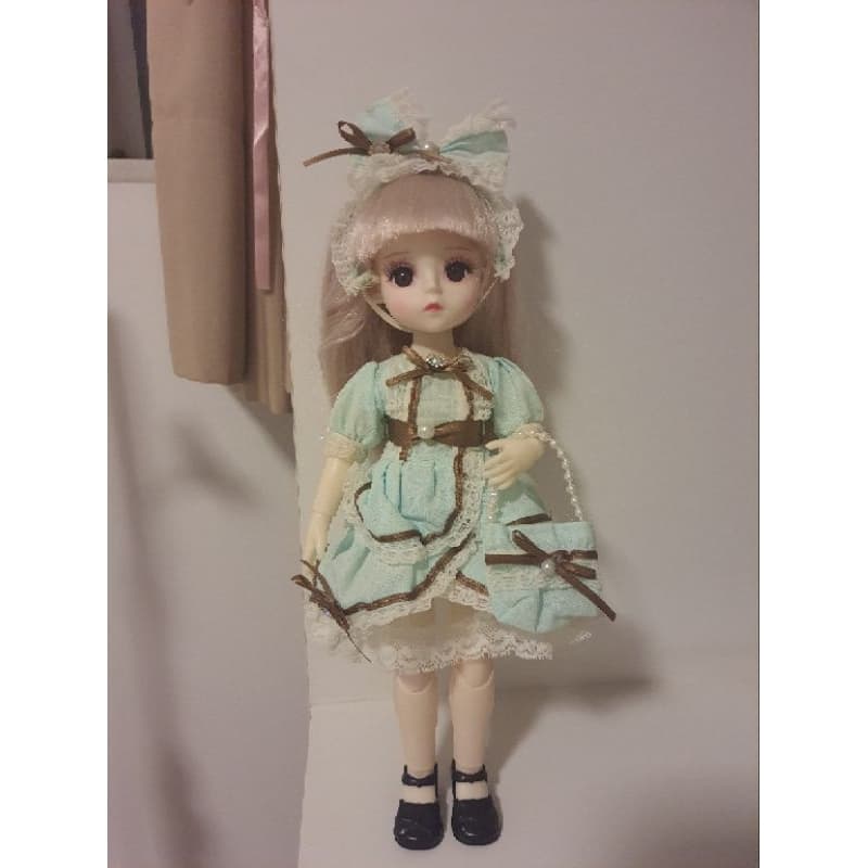 boneca articulada bjd + traje extra