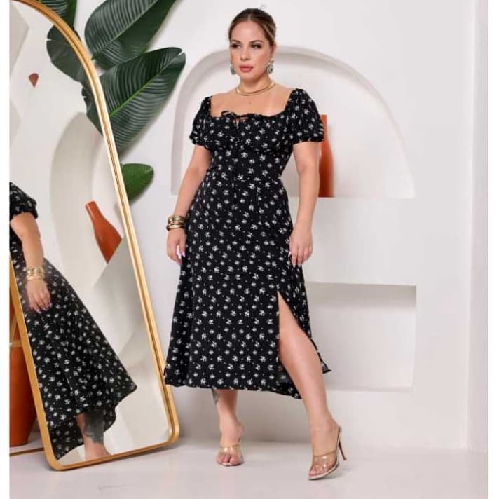 vestido midi feminino com manga curta, com forro, com fenda na frente e elastex nas costas