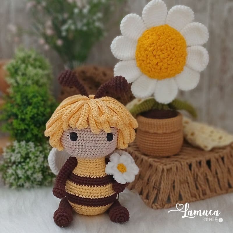 Vaso de Margarida ou Boneca Abelha Amigurumi Decoração em Crochê