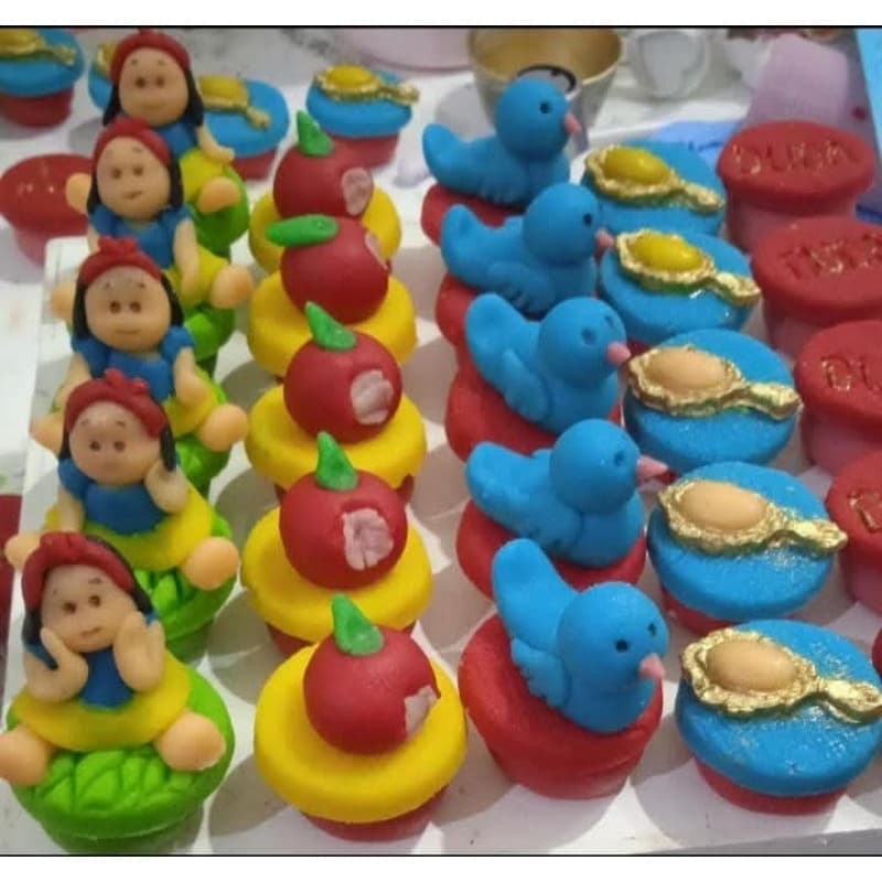Docinhos de leite em pó. Tema branca de neve. 10 unidades. Doce de leite Ninho. Aniversário infantil. Aniversário.