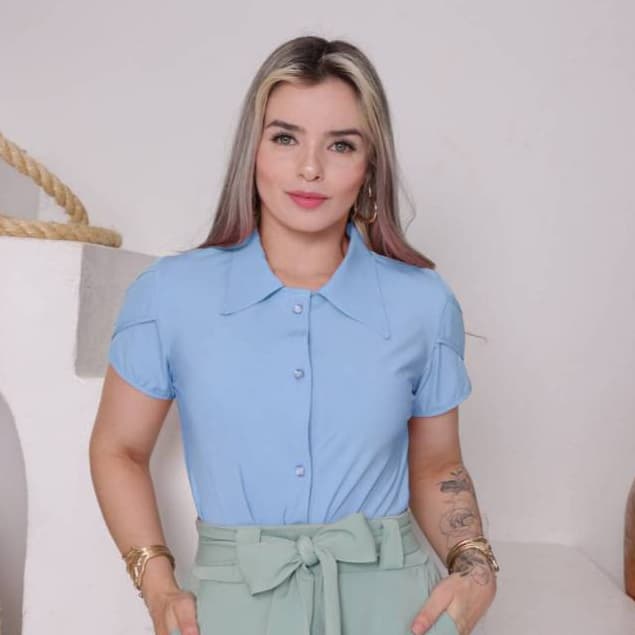 Camisa Social Azul Bebê Claro Feminina com botões delicada Blusa Manga Curta Renda Evangelica Romântica Slim Trabalho