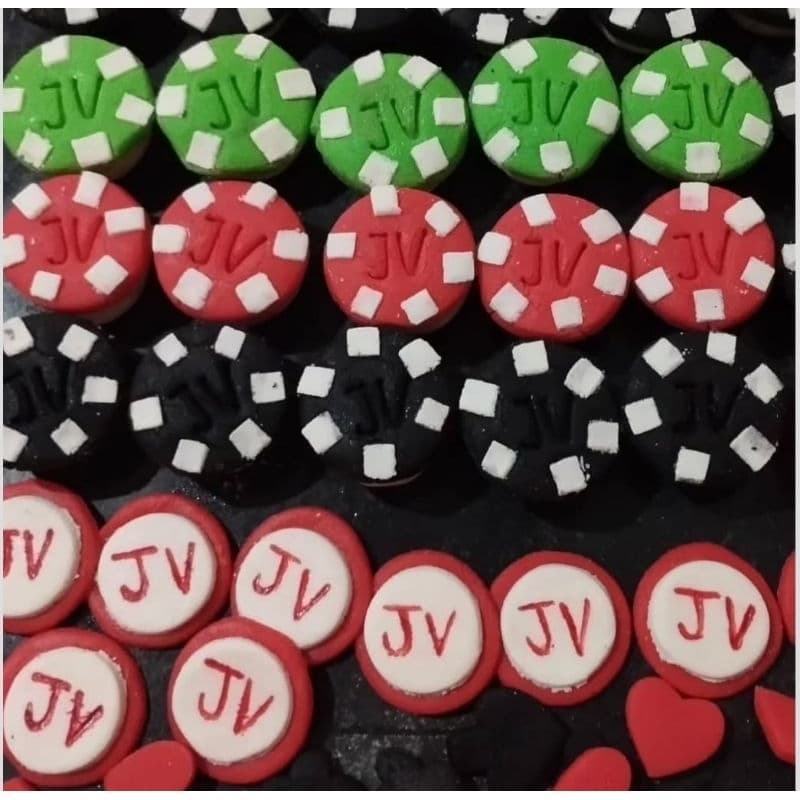 Docinho modelado de leite em pó tema Cassino. 10 unidades. Doce de leite em pó. Aniversário infantil. festa.