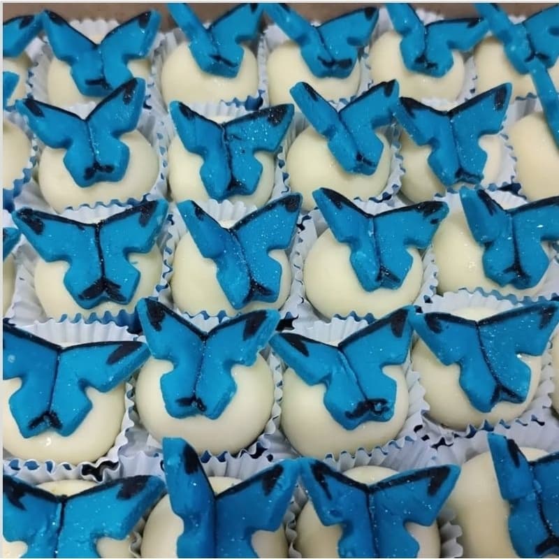 Docinho modelado de leite em pó no tema Borboleta Azul. 10 unid. Doce de leite ninho. Pasta americana. Aniversário.