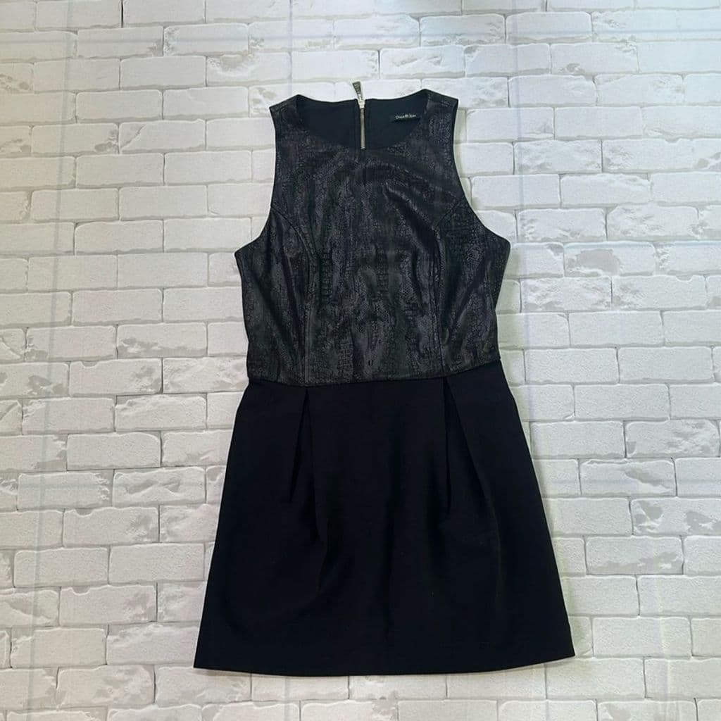 vestido preto imitação de corino, vestido preto balada, vestido preto festas a noite, vestido top (bazar, brechó)