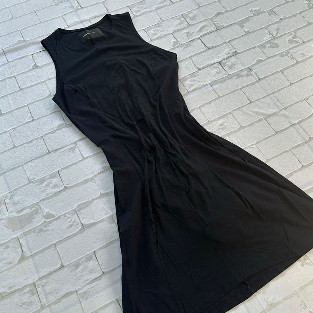 vestido preto básico larguinho, vestido preto forrado, vestido preto sem manga super estiloso blog (bazar, brechó)