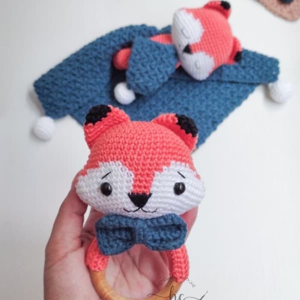 Kit Naninha e Chocalho Raposa em Crochê Amigurumi | Envio Imediato