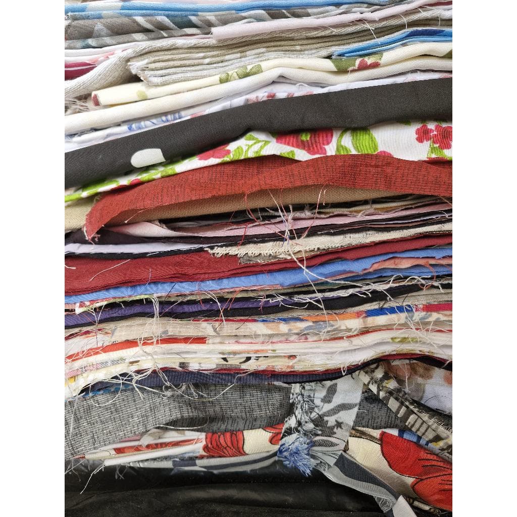 1KG Retalhos de Tecido Variados – Para Tapetes, Colchas, Patchwork e Artesanato