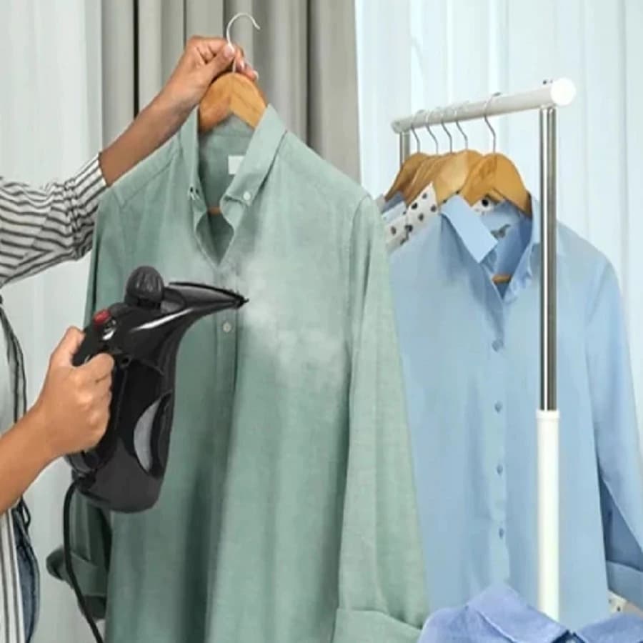 Ferro de passar Passadeira A Vapor Portatil 127V Preta com Escova tira pelos Desamassa roupa