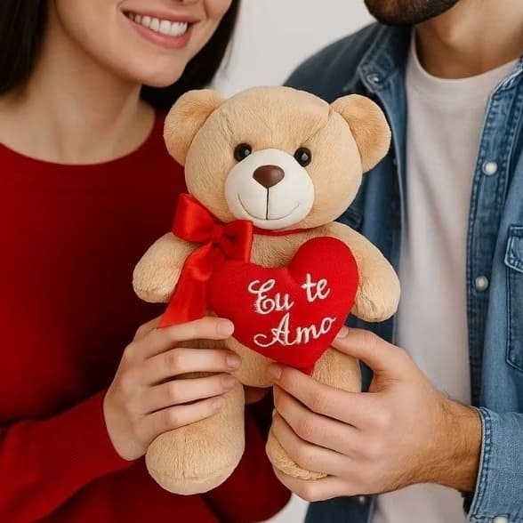 URSO PELÚCIA ARTICULADO LOVE C/CORAÇÃO 25cm NAMORADOS PARA CESTAS PRESENTES DECORAÇÃO