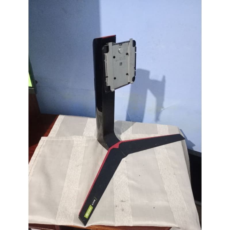 suporte para monitor gamer modelo G-sync.