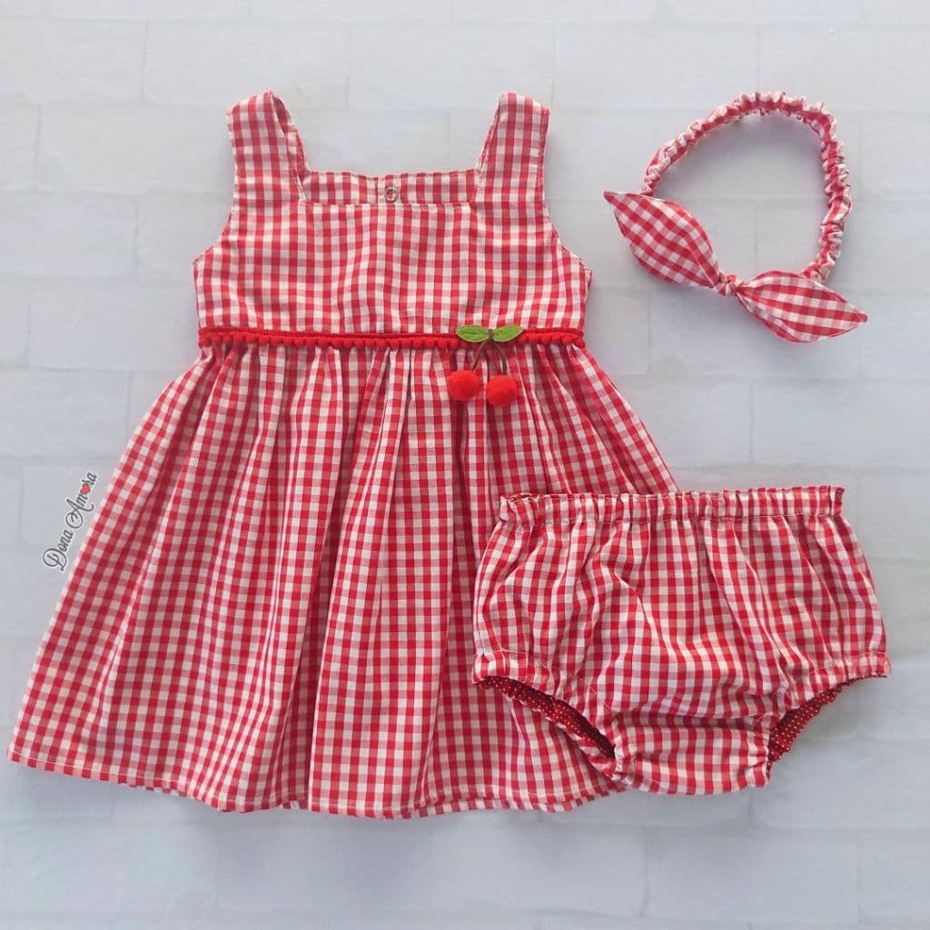 Kit com Vestido Xadrez Vermelho para Menina: Acompanha calcinha/tapa fralda Tamanhos até 2 anos