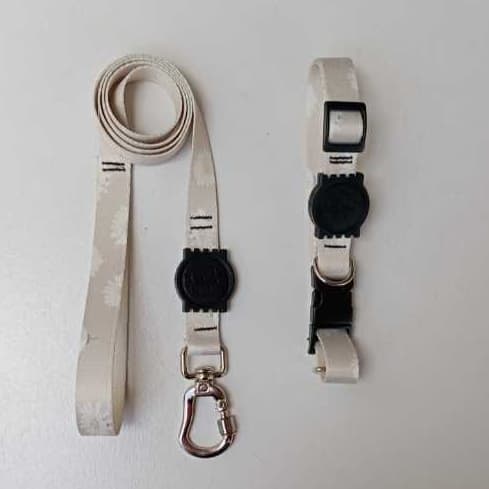 Coleira com Guia Para Pets - Estampa de Margaridas com detalhes em Preto