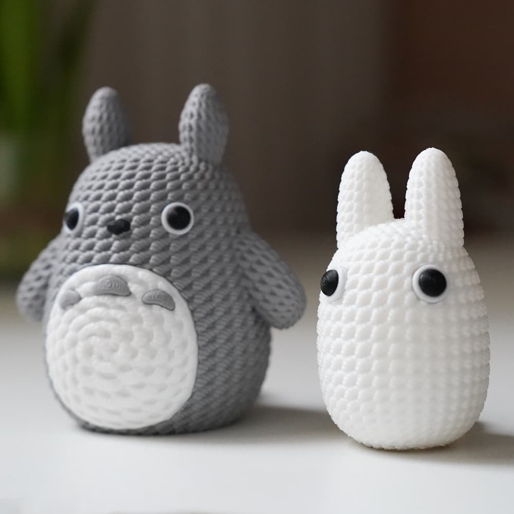Kit Totoro Cinza e Branco Decoração Anime Studio Ghibli - Impressão 3D Efeito Amigurumi Crochê