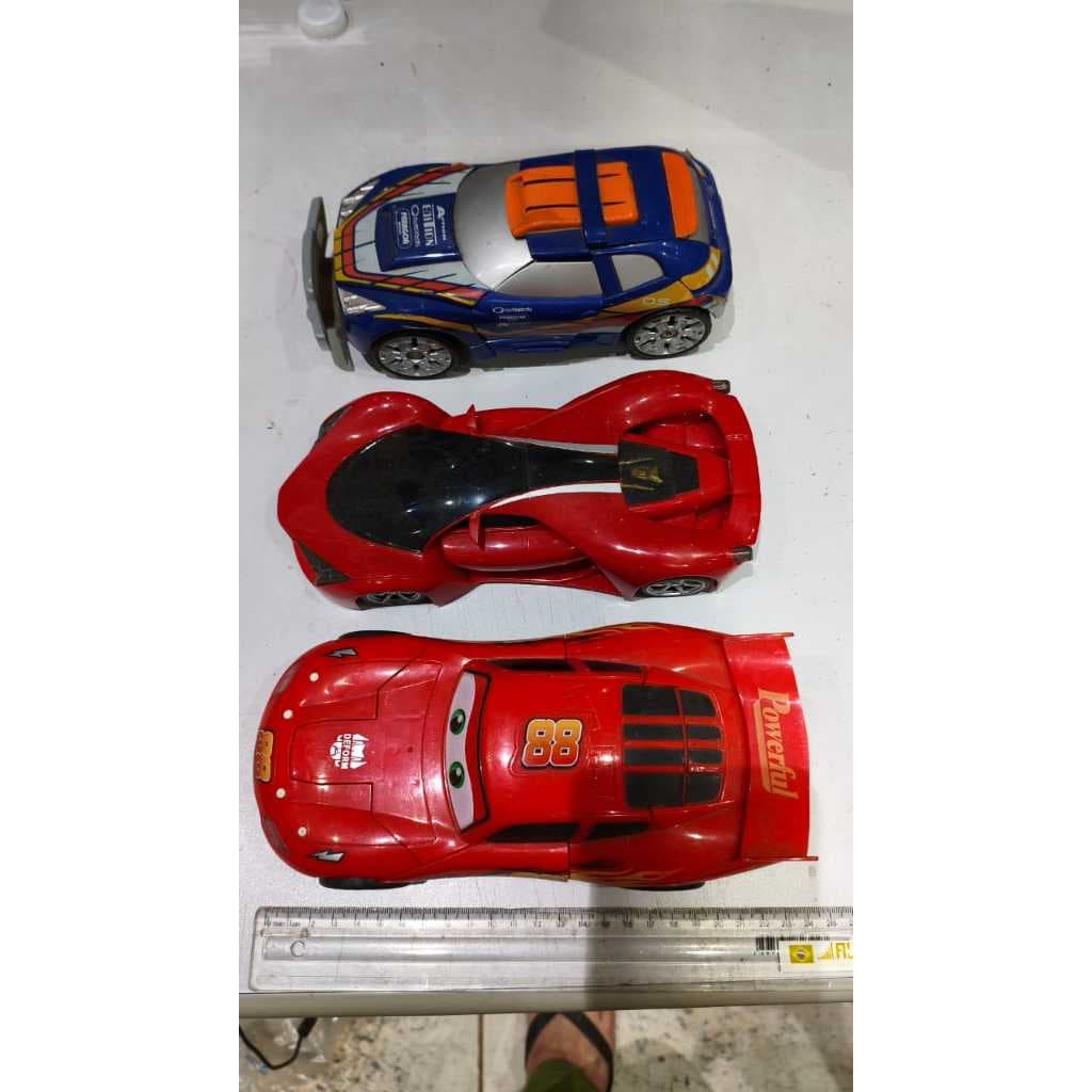Kit 3 carrinhos 2- são transformers e 2 controle remoto (não incluso) relâmpago Mcqueen