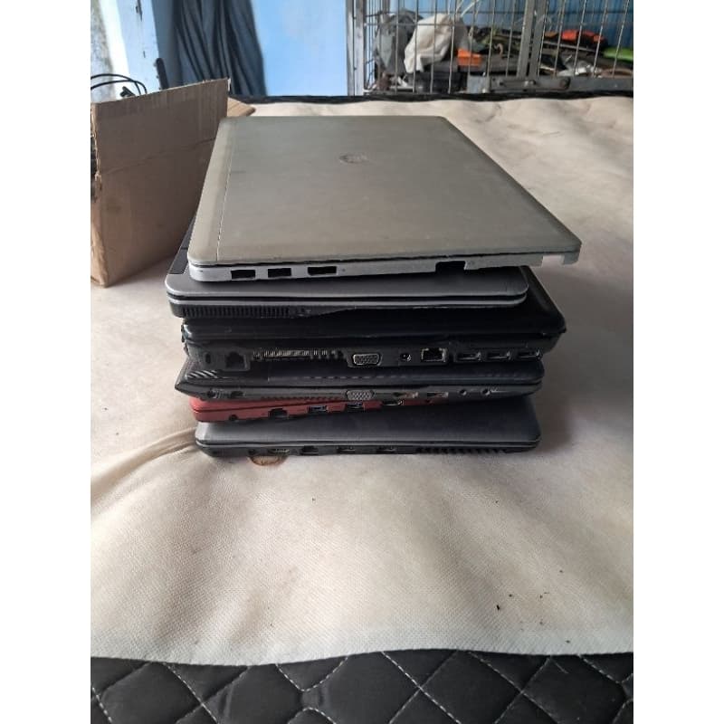 VD lote 5 notebook reposição de peças ou manutenção completo e incompleto no estado pode faltar algumas peças
