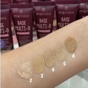 BASE LIQUIDA Matte Alta Cobertura Multi-D Ácido Hialurônico e Vitamina C MIA MAKE