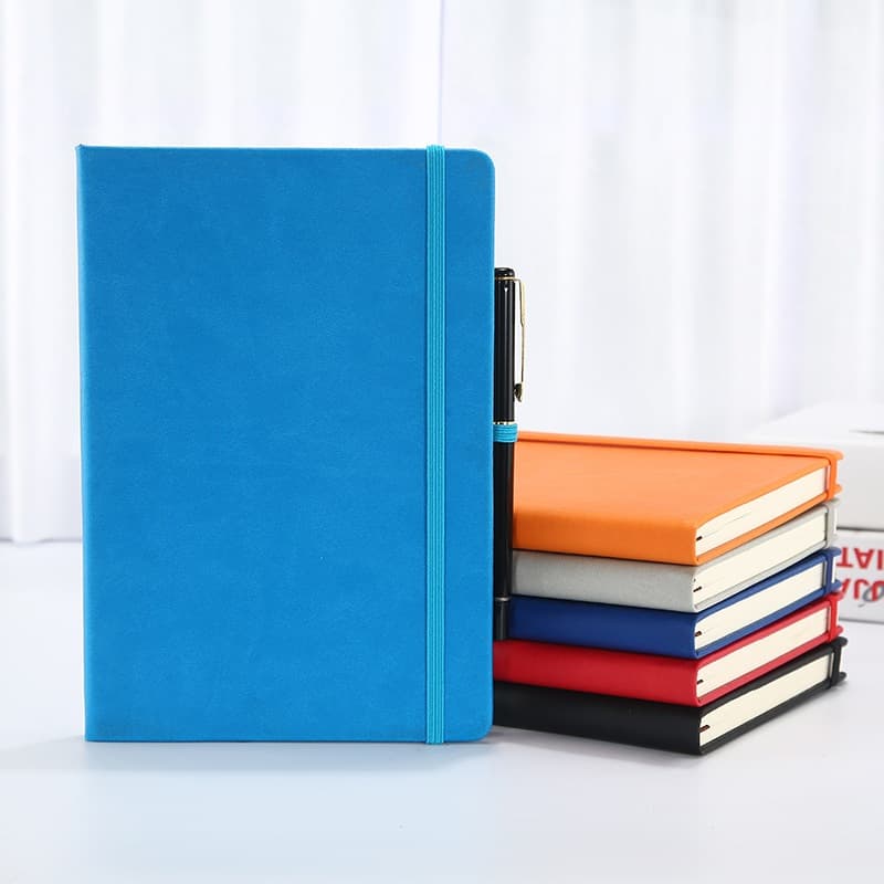 Caderneta de Anotações A5 (21x14cm) - Estampa Lisa com Capa Dura - 80 Páginas Pautadas Off-White ✨📘
