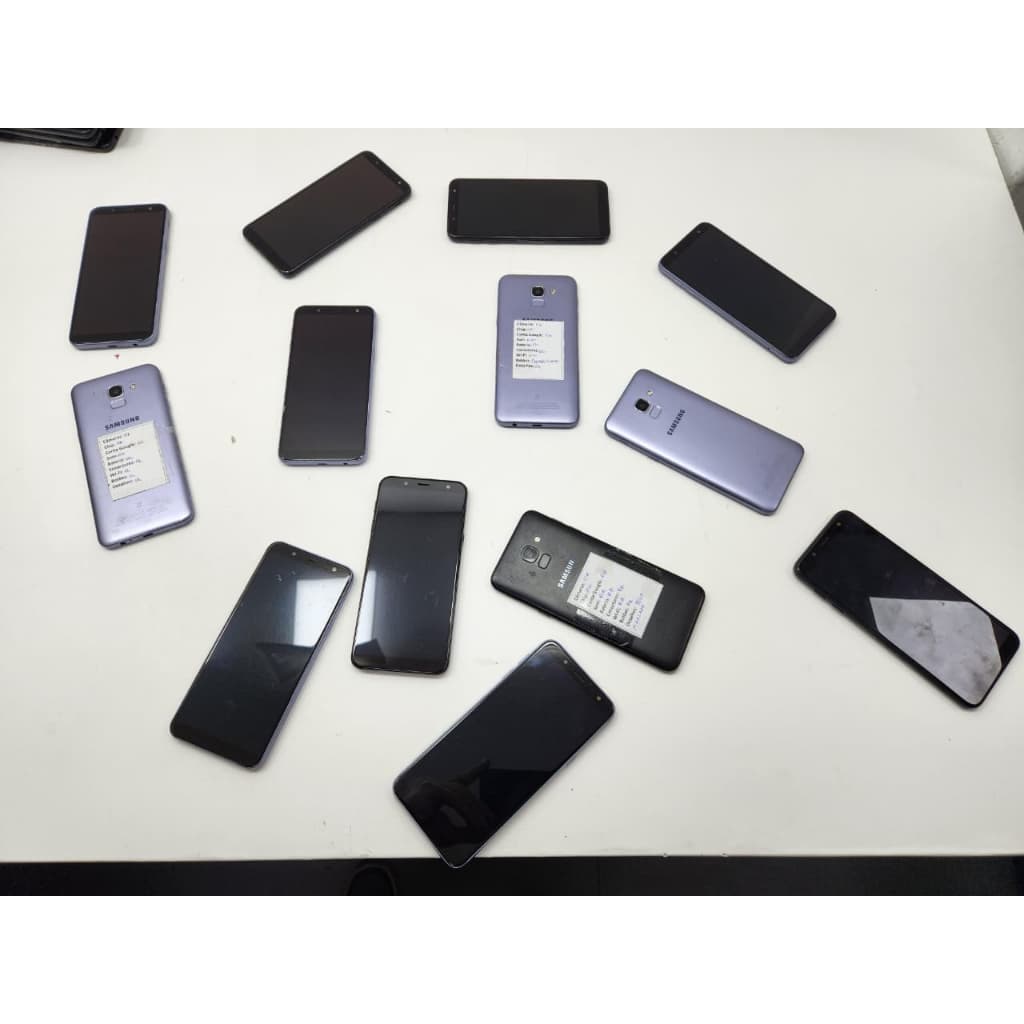 Samsung J6 Dual Chip 2/32gb Com detalhes estéticos e sem carregador