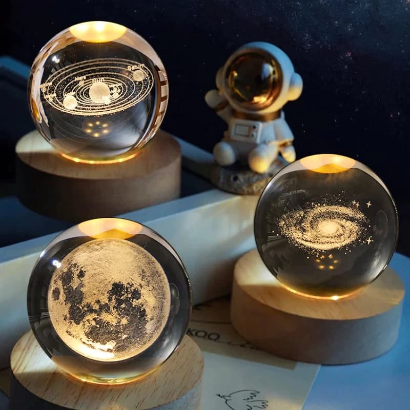 Luminária Decorativa Globo LED Lua Galáxia Sistema Solar Astronauta Bola De Cristal 3D