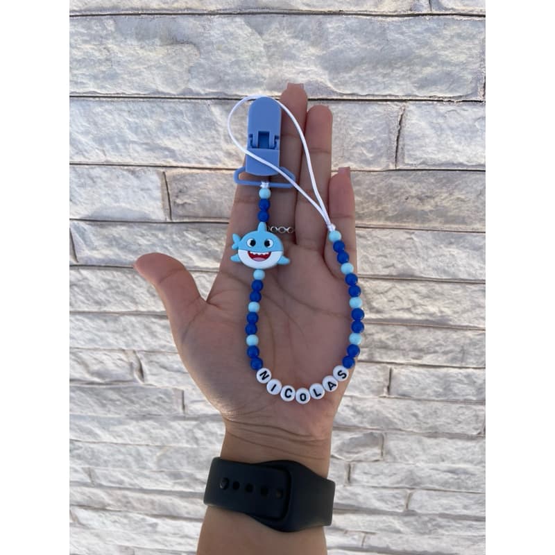 Prendedor de Chupeta Menino Baby Shark - Divertido e Personalizado com o Nome do Bebê
