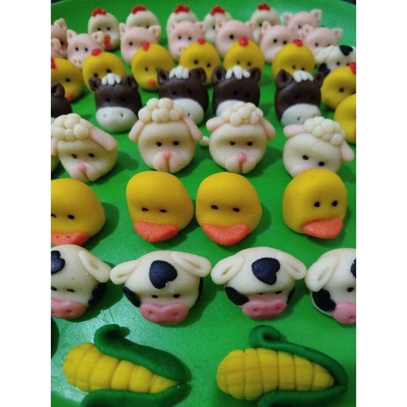 50 doces modelados no tema fazendinha. Leite em pó.