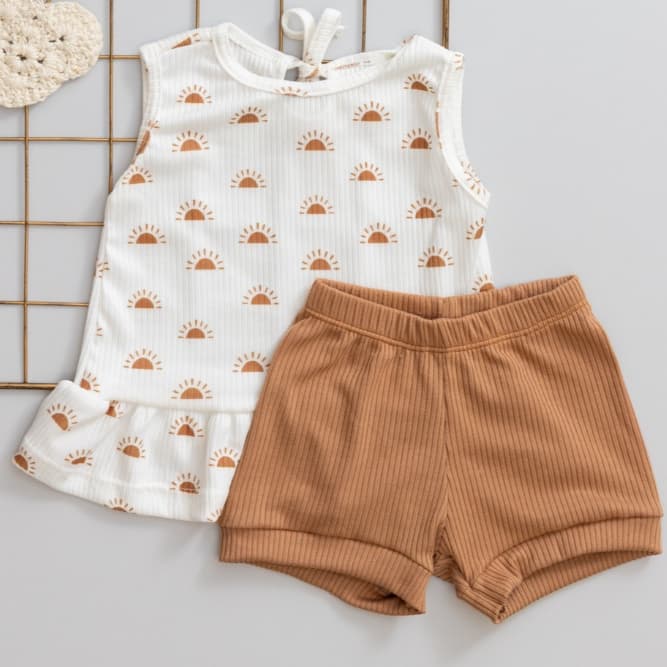 Conjunto Bebê Infantil Verão Fresquinho Menina Regata com Estampa Sol e Short Marrom