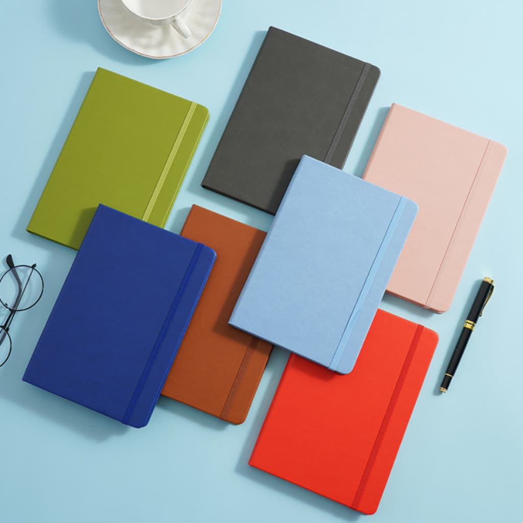 Caderno A5 em várias cores lisas, com folhas brancas e pautadas-Planejar rotas e anotar informações