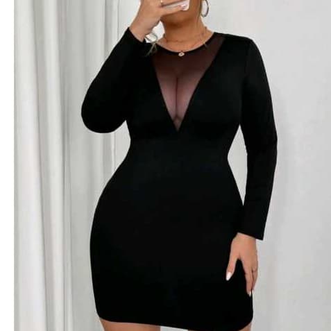 Vestido Preto Plus Size  com Lycra e Decote em Tule – Manga Longa Elegante