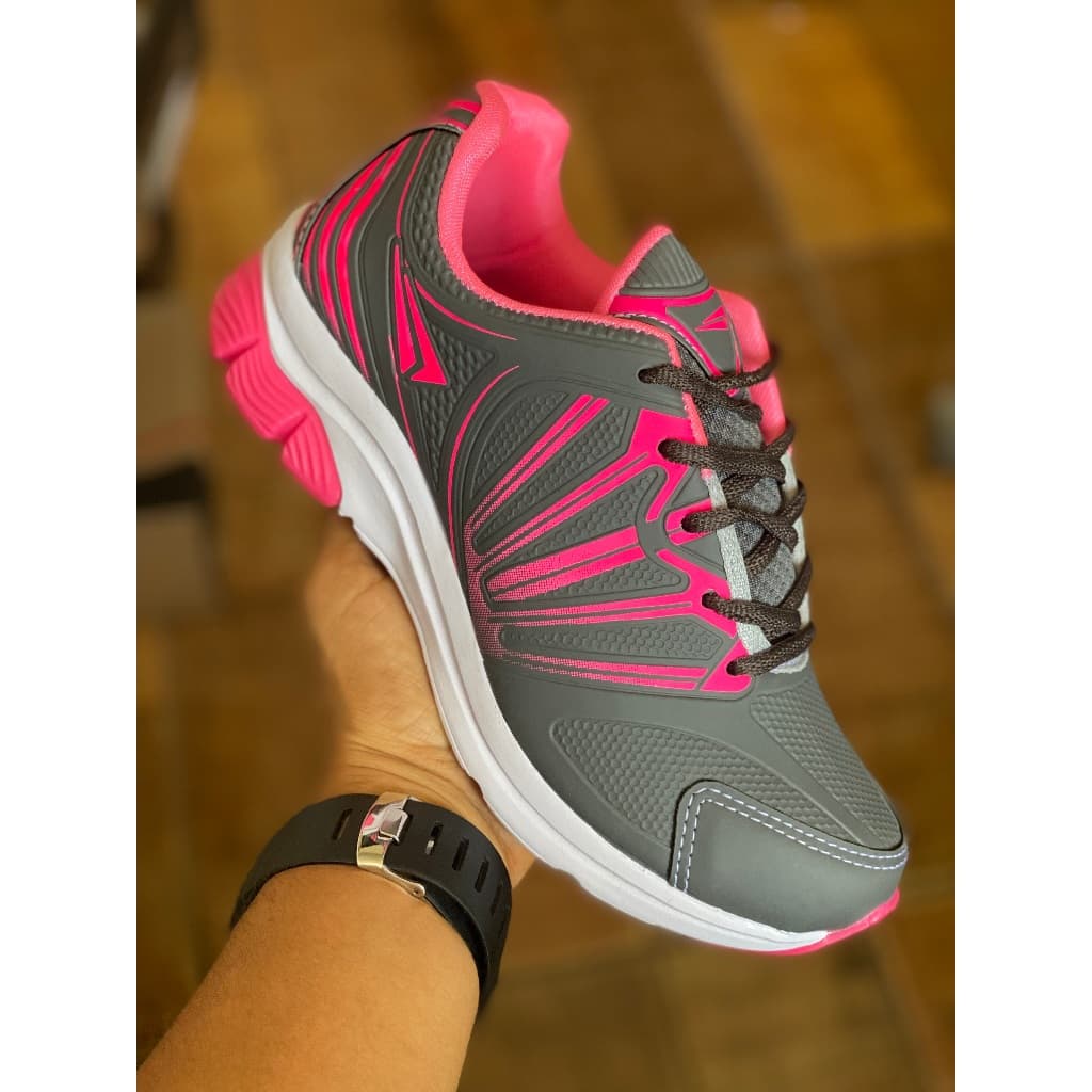 Tênis Feminino Boxx Feet Lançamento é um exemplo de tênis versátil, indicado para caminhada,