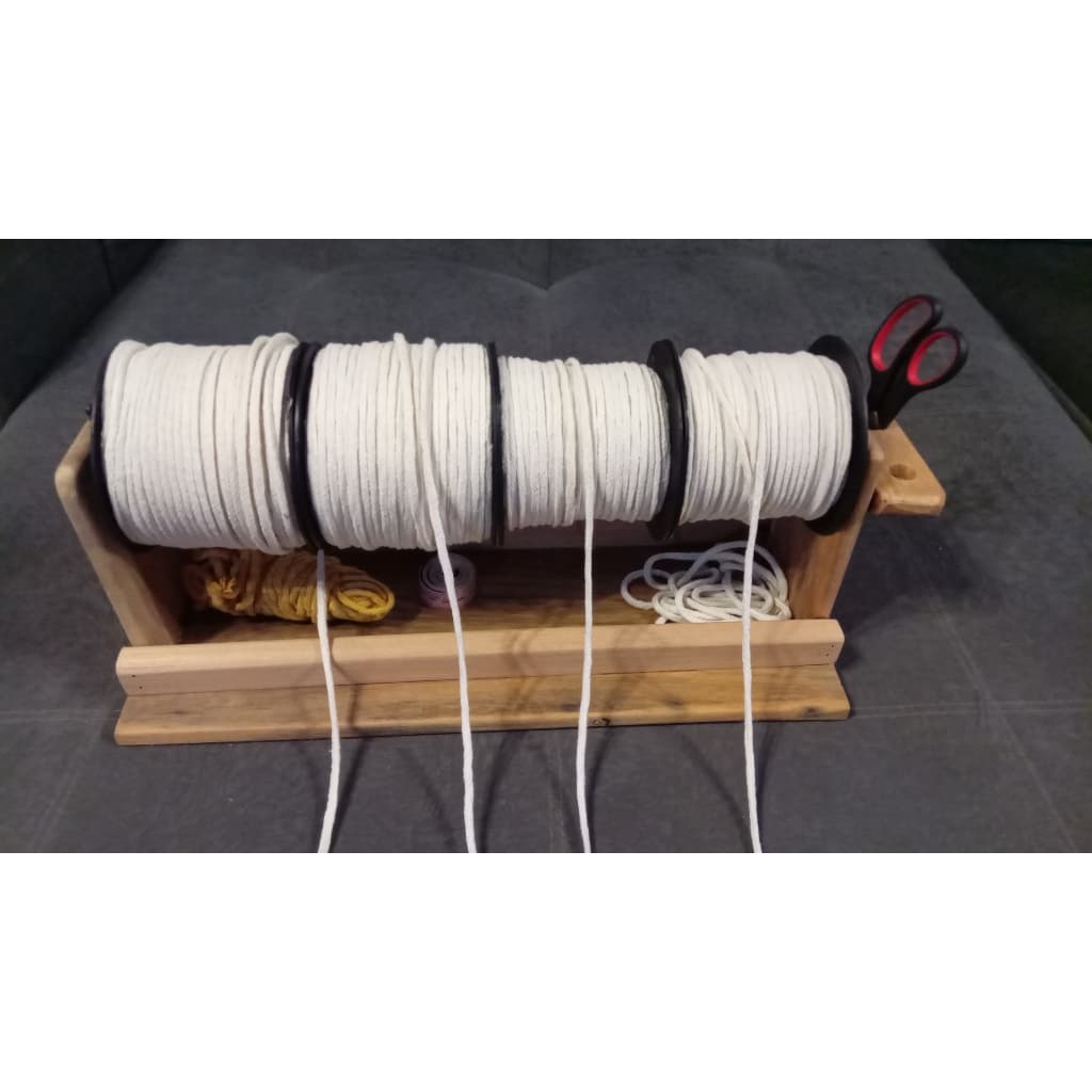 Suporte triplo de madeira maciça para fios, linhas, cordões\barbantes; Porta Novelo\horizontal; macramê, Crochê , Tricô,
