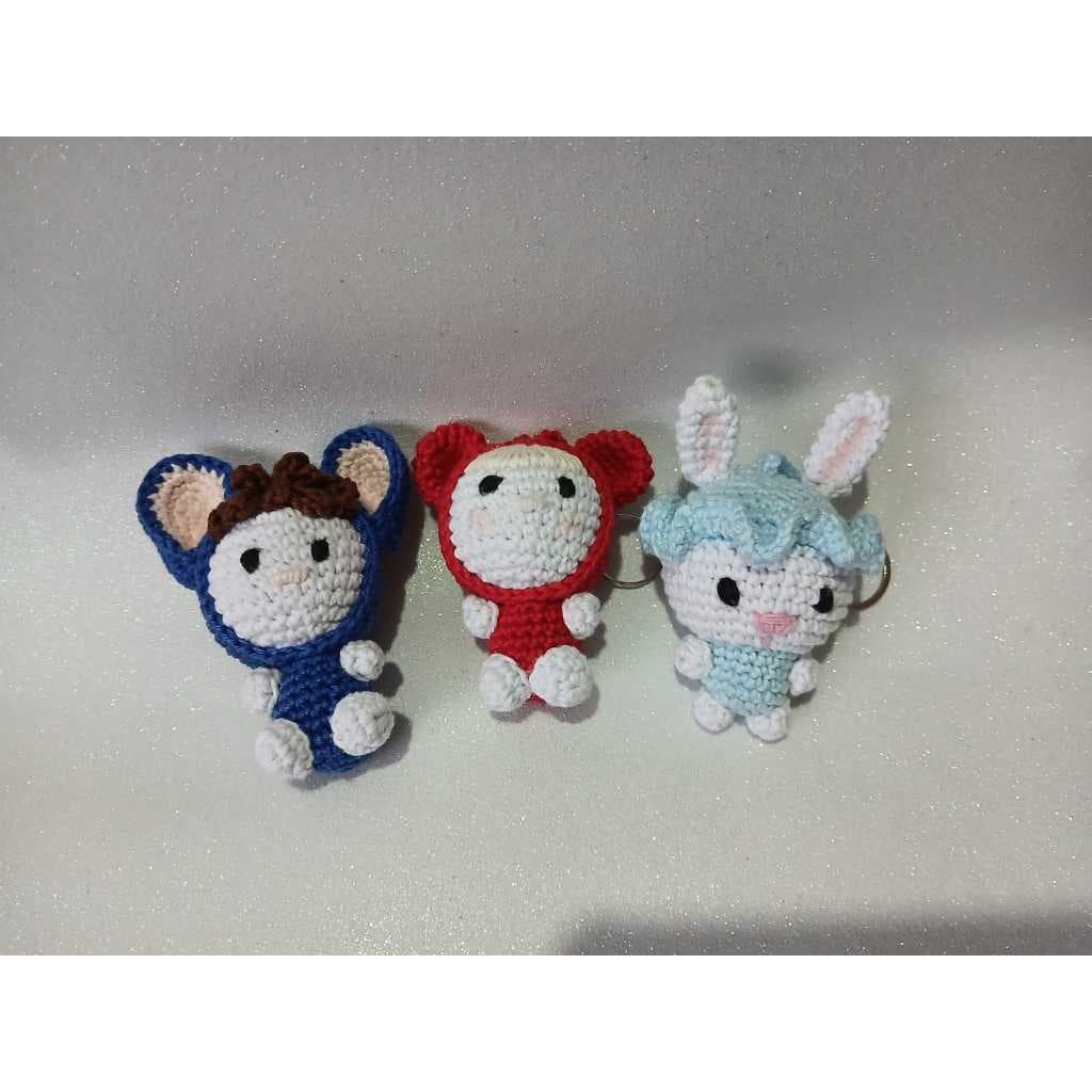 Kit 3 chaveiros amigurumi crochê fantasia.