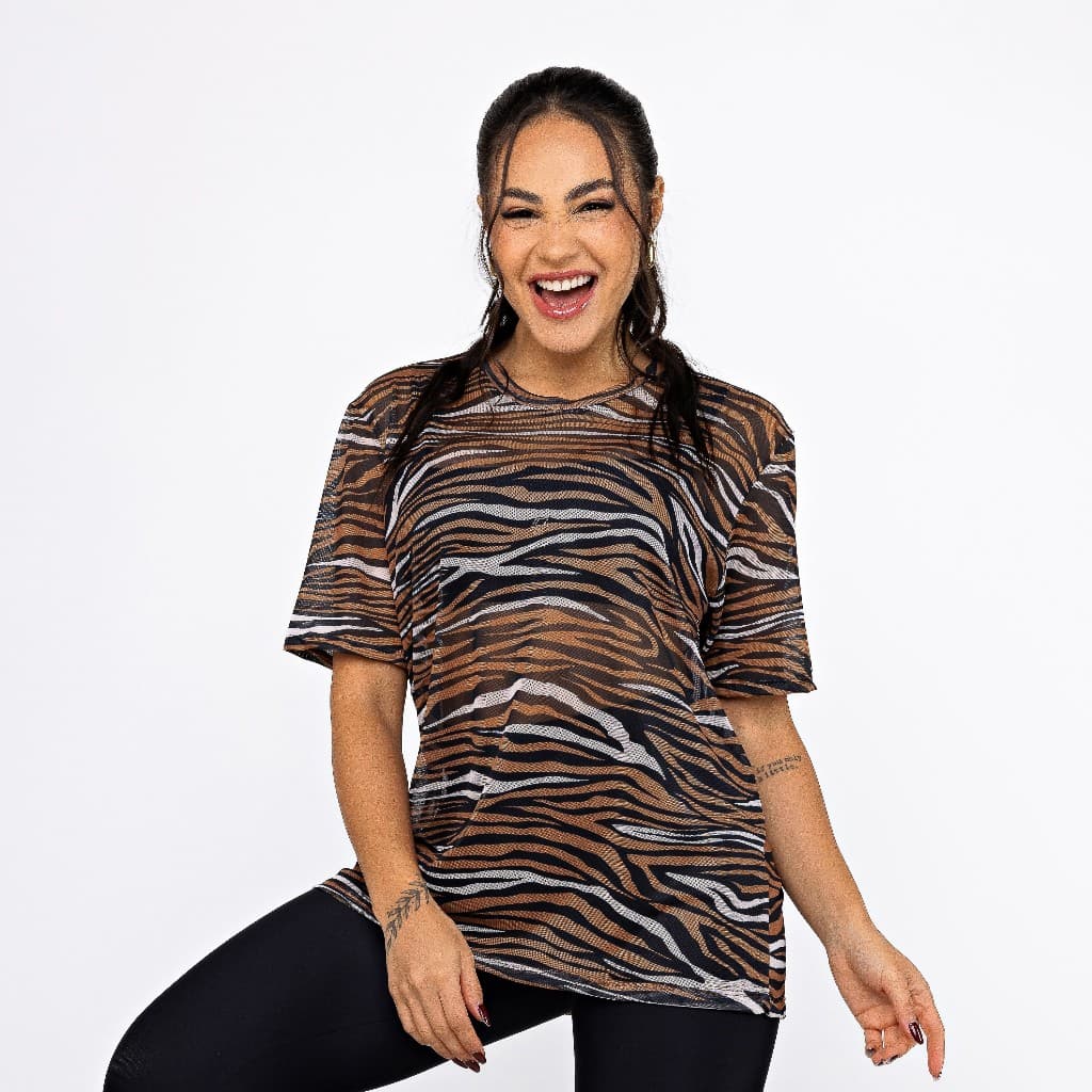 Camisa Blusa Tule Feminina Estampada Leve e Estilosa Sobreposição Fitness e Look Casual Moderno Camisao Oversize