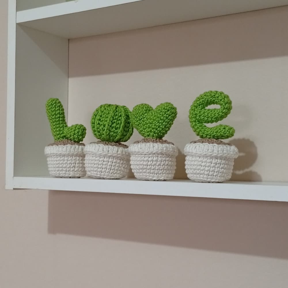 Kit Planta Cacto LOVE Amigurumi 4 Letras Presente Criativo Decoração Feito à Mão em Crochê